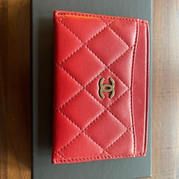 Chanel authentic red rare lambskin cardholder like new - Picture 4 of 5